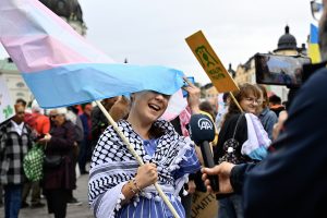 Τρόμος στο Βερολίνο: Η Γκρέτα το… γύρισε στο τραγούδι; video