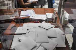 Ανδρουλάκης ή Δούκας; Το ΠΑΣΟΚ μαθαίνει σήμερα τον νέο του πρόεδρο