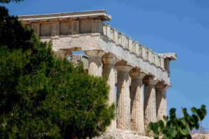 Αίγινα: Ρεκόρ επισκεψιμότητας στο νησί με έμφαση στο μοναδικό μνημείο, το ναό της Αφαίας