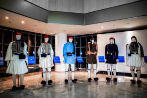 Λάρισα: Εγκαινιάστηκε έκθεση με τίτλο: «Στολές Ευζώνων από το 1821 έως σήμερα» – ΦΩΤΟ