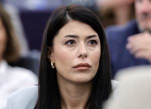 «Μύρισαν ότι εδώ υπάρχουν ψηφαλάκια» – Τι είπε η Λατινοπουλου για την συγκέντρωση των Τεμπών