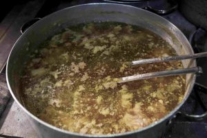 Στη Θεσσαλονίκη έφτιαξαν το πρώτο σουβλάκι με πατσά