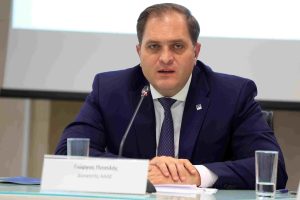 Γιώργος Πιτσιλής προς εργαζομένους ΑΑΔΕ: «Κανείς δεν μετακινείται από τον τόπο εργασίας του»