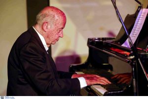 Κηδεύτηκε ο Μίμης Πλέσσας