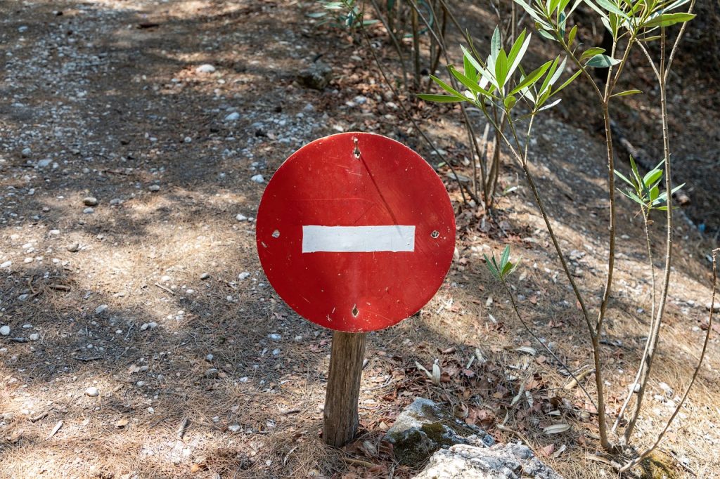 Αμερικανός ταξιδιωτικός vlogger εγκλωβίστηκε σε κατολισθήσεις με το βίντεο να γίνεται viral