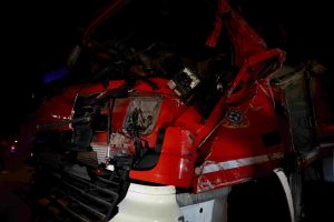 Τραγωδία στον Ασπρόπυργο: Ανετράπη πυροσβεστικό όχημα – Νεκρός ένας πυροσβέστης