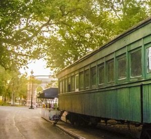 Θεσσαλονίκη: Οι κρυφές ιστορίες των 2.000 εγκαταλελειμμένων βαγονιών – Ποια από αυτά είναι “διαμαντάκια”