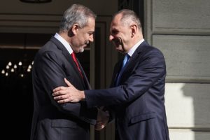 Συνάντηση του ΥΠΕΞ Γ. Γεραπετρίτη με τον Τούρκο ομόλογο του: Αυτά συζήτησαν