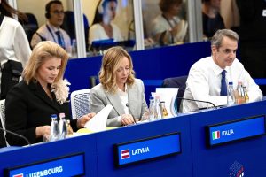 Μεντβέντεφ για Ευρωπαίους: «Είναι ξεκαρδιστικό να βλέπεις τα τρομαγμένα τους μούτρα λόγω Τραμπ»