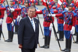 Ιαπωνία: Ο πρωθυπουργός της χώρας λέει ότι δεν θα παραιτηθεί