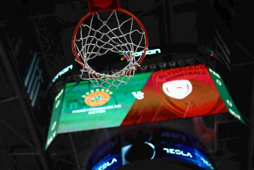 Euroleague: «Κόκκινο» βάφτηκε το ντέρμπι των δύο «αιωνίων» στο ΣΕΦ