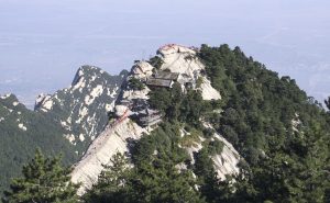 Το πιο επικίνδυνο μονοπάτι πεζοπορίας στον κόσμο με την εντυπωσιακή θέα – Βίντεο