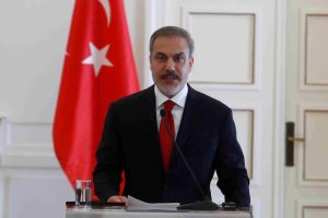 Φιντάν: “Προβοκάτσια” κατά της συριακής κυβέρνησης οι συγκρούσεις στη Συρία