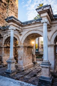 Ανακαλύφθηκε επιγραφή αφιερωμένη στο Ρωμαίο Αυτοκράτορα Αδριανό – Η σύνδεσή της με τον Μέγα Αλέξανδρο