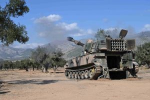 Πυροβολαρχία σε δράση: Βολές πυροβολικού από τους εκπαιδευόμενους – Εντυπωσιακές ΦΩΤΟ