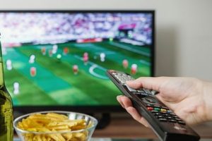 Γνωστός ράπερ έκανε κομμάτια την τηλεόραση όταν είδε τον θρύλο της πυγμαχίας Μάικ Τάισον να χάνει – Βίντεο