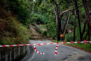 Ισχυρές καταιγίδες στη Ρόδο: Μήνυμα του 112 για περιορισμό των μετακινήσεων