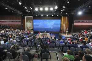 Αμερικανός ρεπόρτερ είπε «αδύναμο ηγέτη» τον Πούτιν και έλαβε την κατάλληλη απάντηση, video