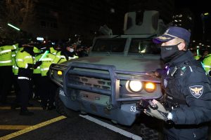 Ν. Κορέα: Επιστρέφει η κανονικότητα στη Σεούλ μετά τον ολιγόωρο στρατιωτικό νόμο