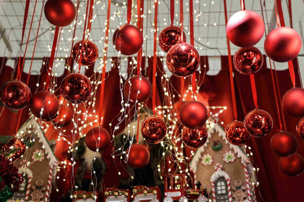 Η ακρίβεια “φρενάρει” τις χριστουγεννιάτικες αγορές των Ελλήνων – Το 95,1% δηλώνει ότι θα επηρεαστεί