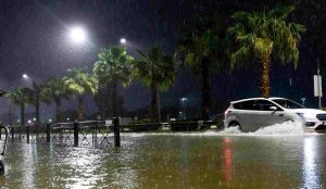Κακοκαιρία στην Αττική: Προβλήματα στην Αθηνών-Κορίνθου – Αποκαταστάθηκε η κυκλοφορία στην Ποσειδώνος