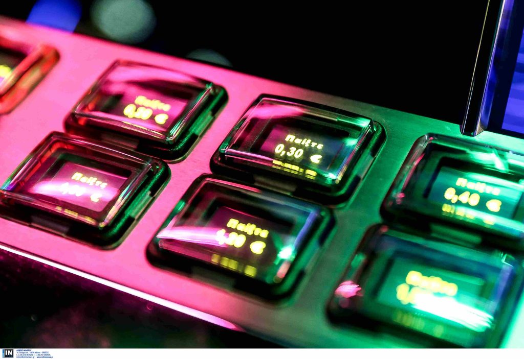 «Λουκέτο» σε μαγαζί με «φρουτάκια» στην Αθήνα- Έγιναν 4 συλλήψεις