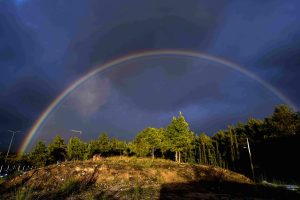Ουράνιο τόξο είναι το ομορφότερο που έχει φωτογραφηθεί ποτέ! Τραβήχτηκε με drone