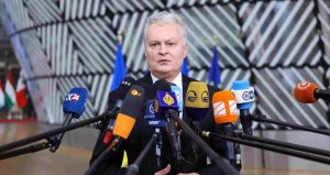 Πρόεδρος Λιθουανίας: Πολύ νωρίς να συζητηθούν ειρηνικές διαπραγματεύσεις για την Ουκρανία