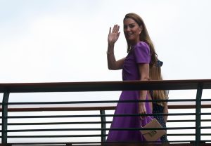 Η ατάκα του πρίγκιπα Γουίλιαμ σε θαυμαστή της Κέιτ που την αποκάλεσε «πανέμορφη»(vid)