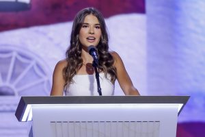 H Κάι Τραμπ μεταφέρει το κοινό “μέσα στη μυστική κατοικία του Λευκού Οίκου και του Τραμπ” – Βίντεο