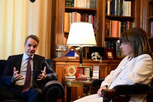 Μητσοτάκης σε Κ. Σακελλαροπούλου: Σας ευχαριστώ για την πενταετή προσφορά σας