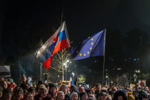 Διαδηλώσεις φιλοδυτικών στη Σλοβακία: Στόχος τους να «πέσει» ο Φίτσο, vid
