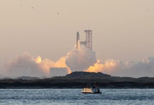 Τα κατάφερε με τη… δεύτερη: Η SpaceX εκτόξευσε το “Dragon” με τους 4 αστροναύτες για τον ISS, vid