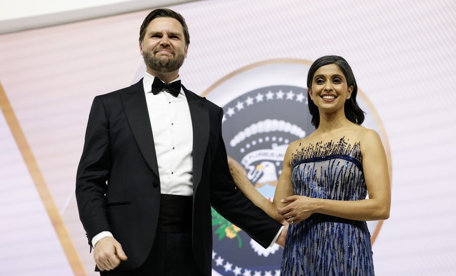 Οικογενειακώς έφτασε στην Αρμενία ο αντιπρόεδρος των ΗΠΑ, vid