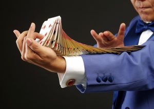 Τα “μαγικά” κόλπα αποκαλύφθηκαν – Δείτε πώς  τα παρουσιάζουν ως αληθινά(vid)