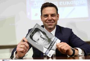 Τα καρφιά Κασσελάκη για Τσίπρα και ΣΥΡΙΖΑ στην παρουσίαση του βιβλίου του “Δεύτερη Ευκαιρία”