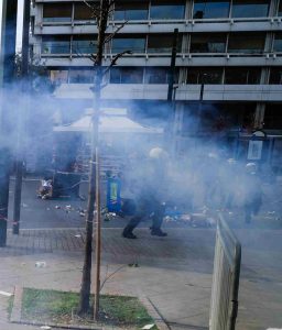 Θεσσαλονίκη: Άγνωστοι πυρπόλησαν κάδους στην Εγνατία-Σε 23 προσαγωγές προχώρησε η Αστυνομία(vid)