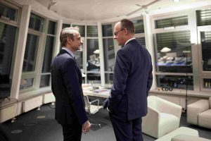 Γερμανία: Συνάντηση Μητσοτάκη με τον αρχηγό του CDU Φρίντριχ Μερτς