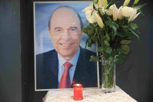 Βίντεο – αφιέρωμα του ΠΑΣΟΚ στον Κώστα Σημίτη  – “Δεν υπάρχει τέλος της ιστορίας” – “Αντίο Πρόεδρε”