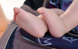 Τραγικός θάνατος βρέφους 5 μηνών μέσα σε καυτό αμάξι στις ΗΠΑ – Συνελήφθη ο πατέρας