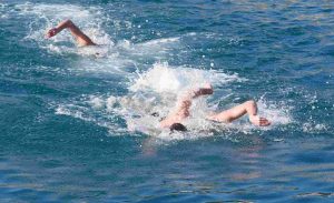 Οι Έλληνες της Μελβούρνης γιορτάζουν τα Θεοφάνεια – Ένας 18χρονος έπιασε τον Σταυρό, vid