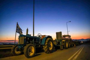 Τα τρακτέρ παραμένουν σε πέντε περιφερειακές ενότητες της Κεντρικής Μακεδονίας