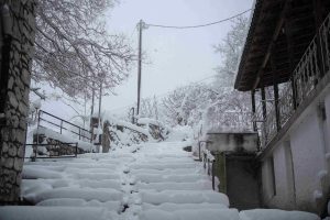 Έκτακτο δελτίο της ΕΜΥ: Χιονιάς και βουτιά της θερμοκρασίας έως 10 βαθμούς – Σε 2 φάσεις το κύμα ψύχους