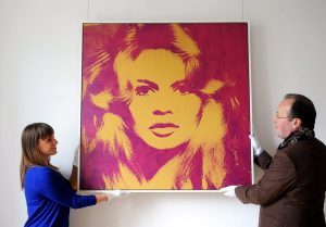 Η Μπριζίτ Μπαρντό καταγγέλλει την υποταγή των Γάλλων ηγετών στο Ισλάμ!