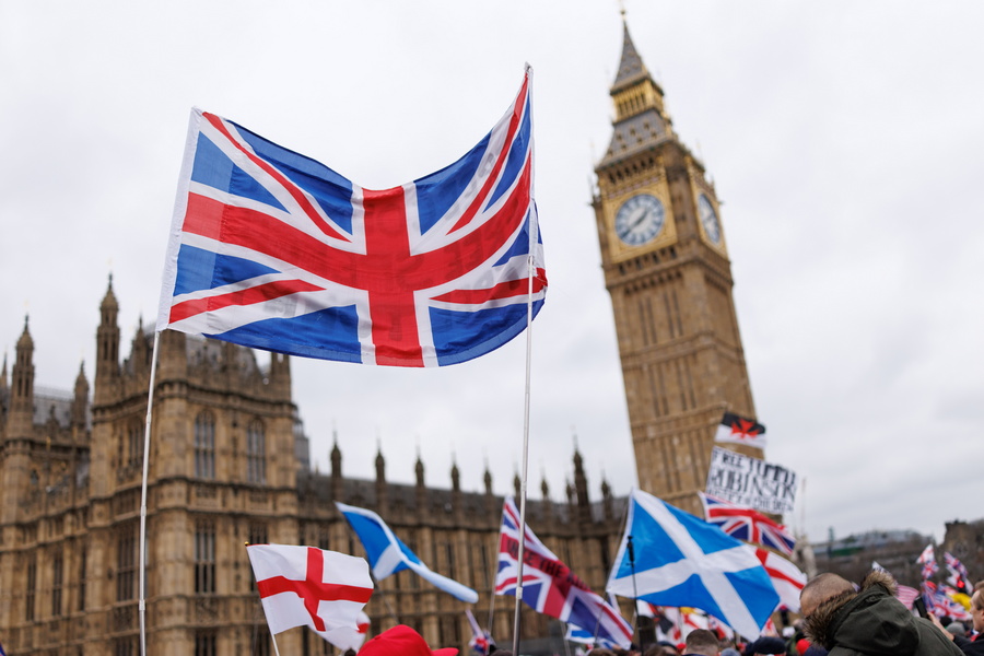 Βρετανία: Εξετάζουμε πιο ενεργή συμμετοχή στον πόλεμο με πλοία και drones