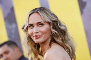 H Emily Blunt πρωταγωνίστρια στην νέα ταινία του Στίβεν Σπίλμπεργκ με θέμα τα UFO – Πρώτες εικόνες