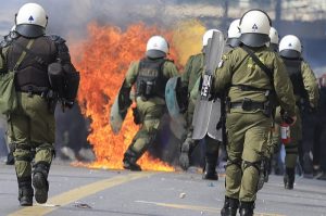 Θεσσαλονίκη: Σε 30 προσαγωγές προχώρησε η Αστυνομία μετά την ολοκλήρωση της πορείας για τα Τέμπη