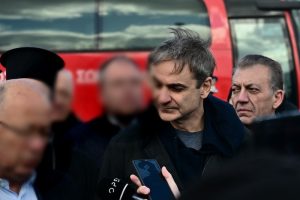 Στη Σαντορίνη ο Κ. Μητσοτάκης: «Συνιστώ ψυχραιμία» – ΦΩΤΟ