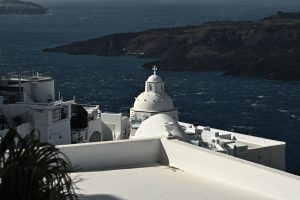Κεφαλογιάννη: «Η Σαντορίνη και τα γειτονικά νησιά είναι ασφαλή και οι υποδομές λειτουργούν κανονικά»