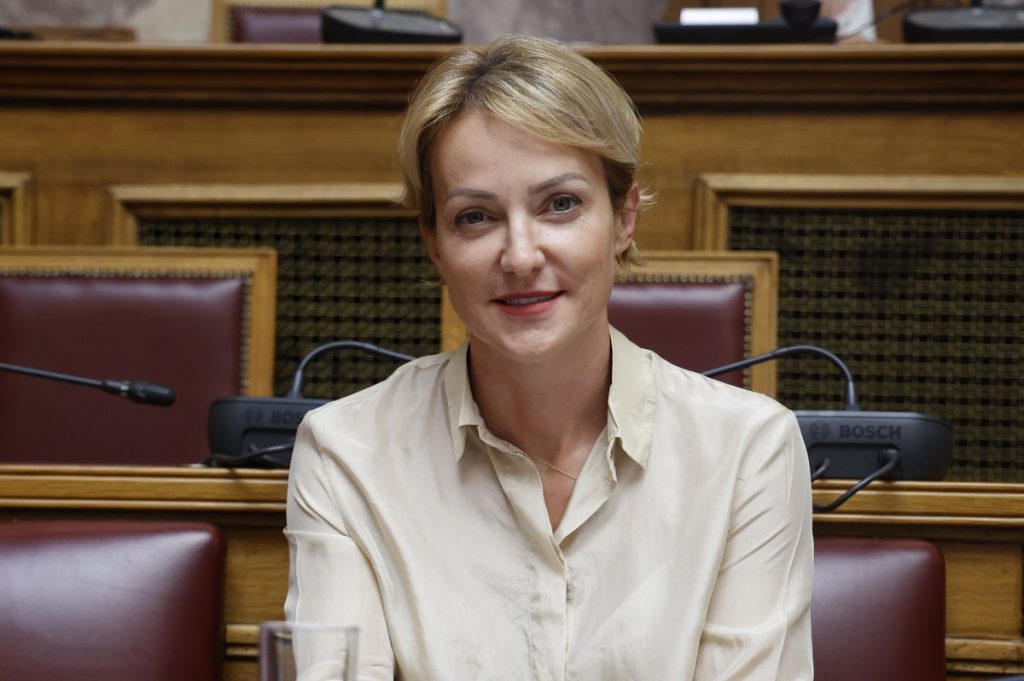Αλεξάνδρα Σδούκου: Η κυβέρνηση στηρίζει έμπρακτα την κοινωνία – Η ΝΔ παραμένει κυρίαρχο κόμμα